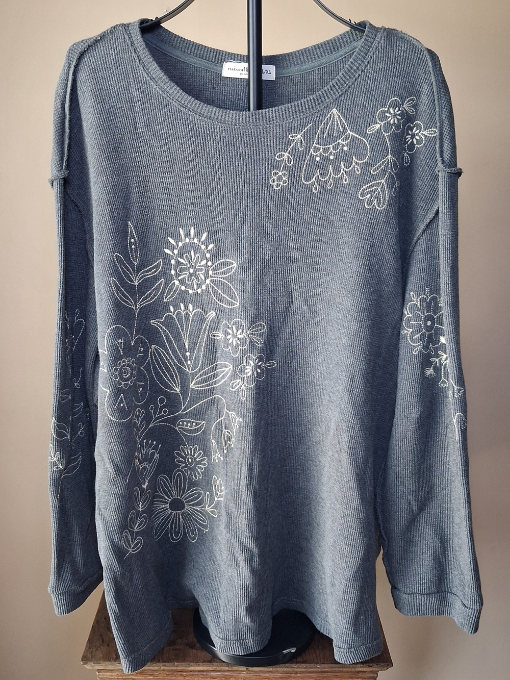 Natural Life Women’s Floral Embroidered Gray Thermal Tunic Top; Size L/XL